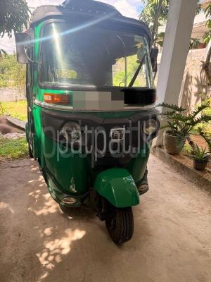 Bajaj Three Wheel 2015 - பயன்படுத்தப்பட்டது முச்சக்கர வண்டி sale in Sri Lanka - patpat.lk