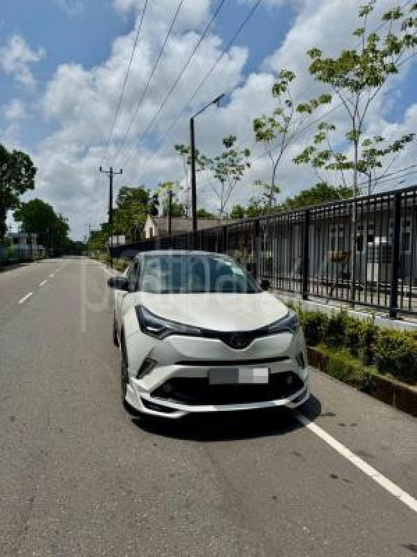 Toyota CHR 2017 - භාවිතා කරන ලද SUV රථය sale in Sri Lanka - patpat.lk