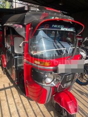 Bajaj Three Wheel 2015