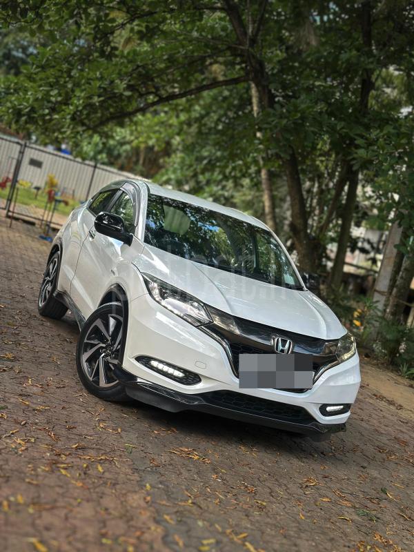 Honda Vezel 2017 -  SUV රථය sale in Sri Lanka - patpat.lk