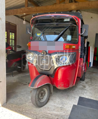 Bajaj Three Wheel 2016