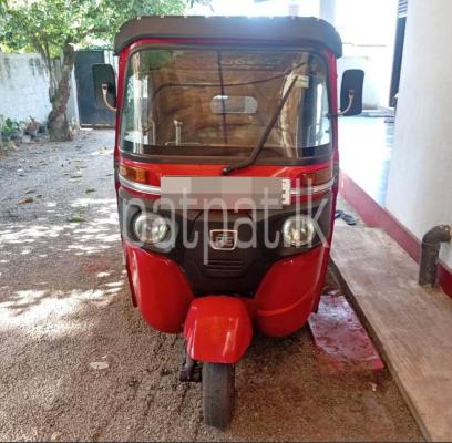 Bajaj Three Wheel 2016