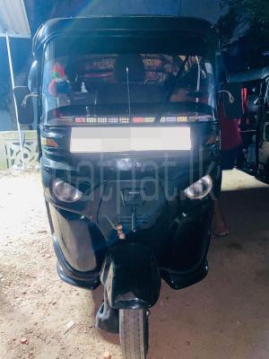 Bajaj Three Wheel 2015