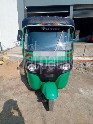 Bajaj Three Wheel 2015