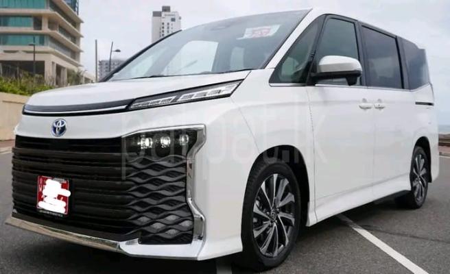 Toyota Voxy 2025
