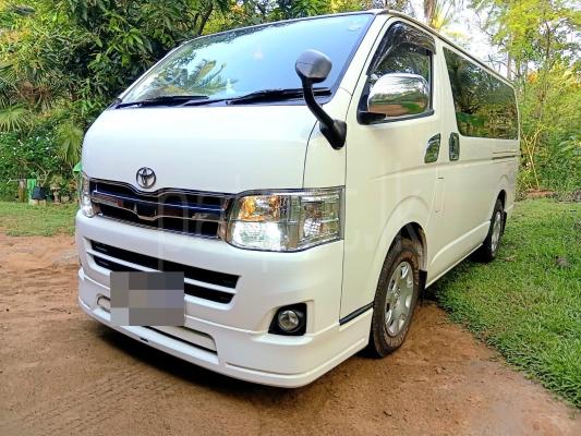 Toyota Hiace 2011 - භාවිතා කරන ලද වෑන් රථය sale in Sri Lanka - patpat.lk