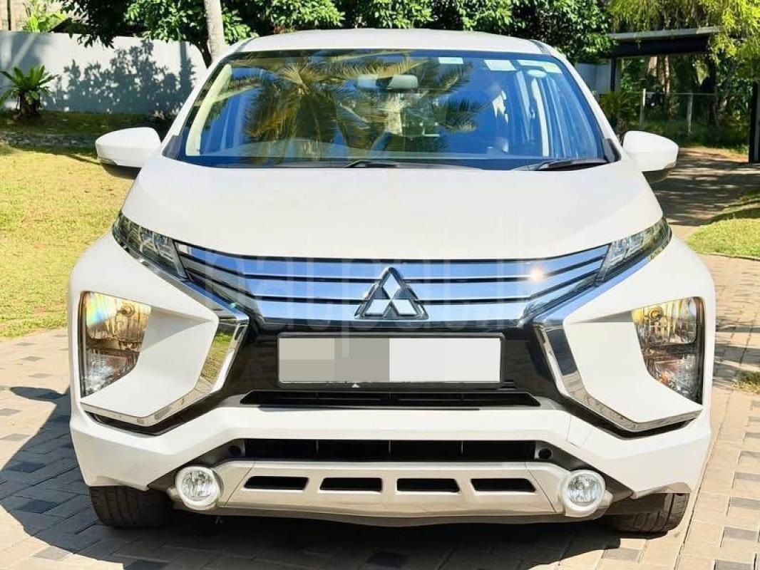 Mitsubishi Xpander Cross 2018 -  SUV රථය sale in Sri Lanka - patpat.lk