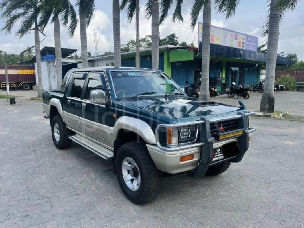 Mitsubishi Strada 1993 -  SUV රථය sale in Sri Lanka - patpat.lk