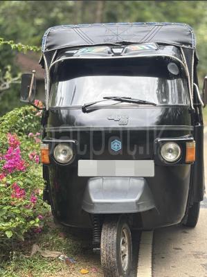 Piaggio Three Wheel 2016