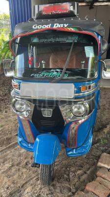 Bajaj Three Wheel 2014