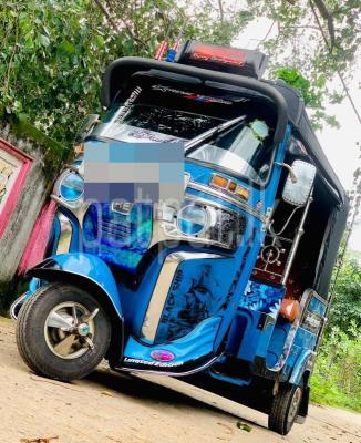 Bajaj Three Wheel 2018