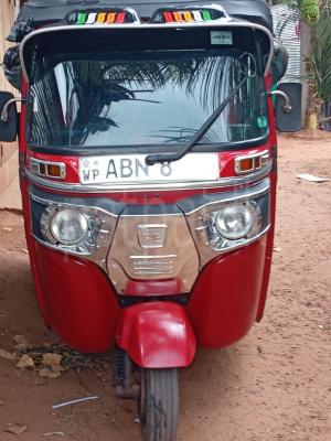 Bajaj Three Wheel 2016