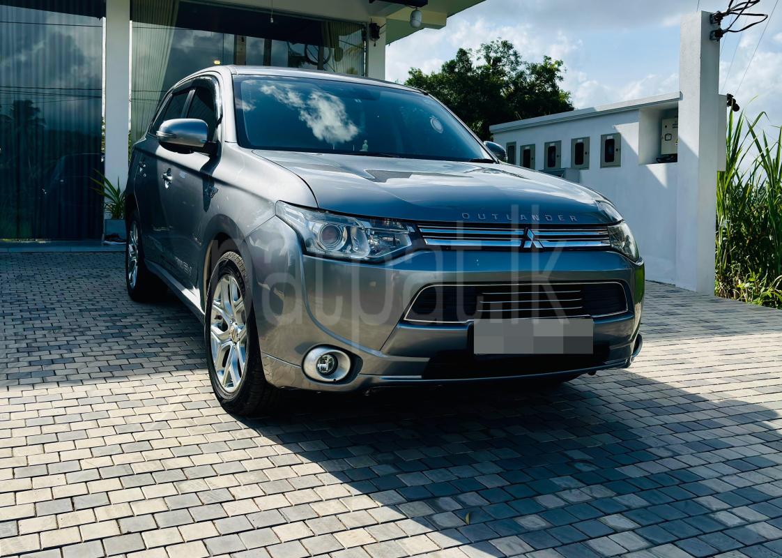 Mitsubishi Outlander 2014 - භාවිතා කරන ලද SUV රථය sale in Sri Lanka - patpat.lk