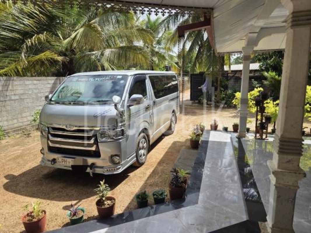 Toyota Hiace 2014 - භාවිතා කරන ලද වෑන් රථය sale in Sri Lanka - patpat.lk