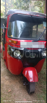 Bajaj Three Wheel 2017