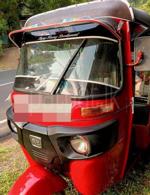 Bajaj Three Wheel 2017