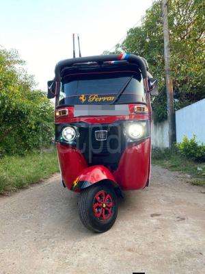 Bajaj Three Wheel 2015