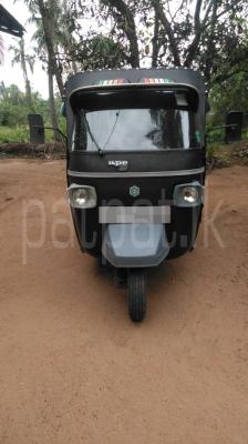 Piaggio Three Wheel 2012