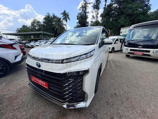 Toyota Voxy 2025