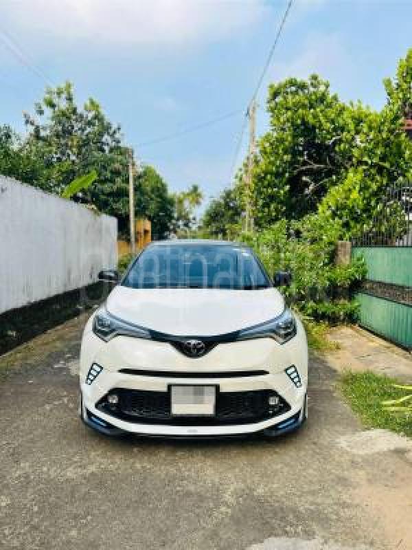 Toyota CHR 2018 - භාවිතා කරන ලද SUV රථය sale in Sri Lanka - patpat.lk