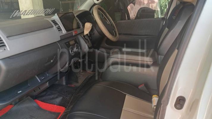 Toyota Hiace 2011