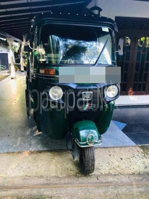 Bajaj Three Wheel 2016