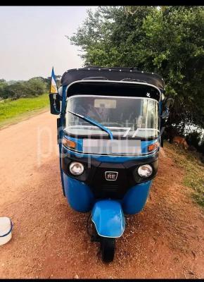 Bajaj Three Wheel 2016