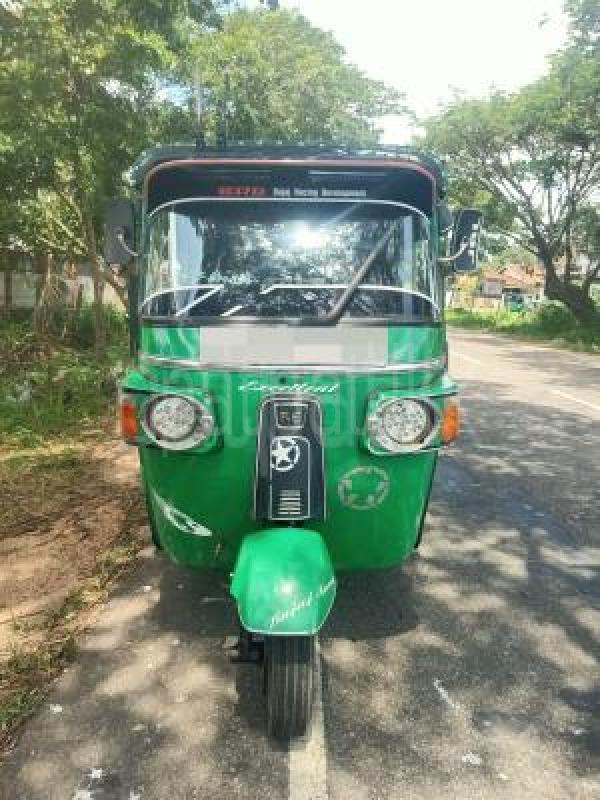 Bajaj 4 stroke 2013 -  முச்சக்கர வண்டி sale in Sri Lanka - patpat.lk