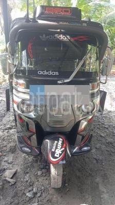 Bajaj Three Wheel 2016