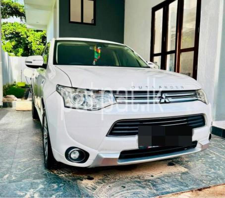Mitsubishi Outlander 2014 - භාවිතා කරන ලද SUV රථය sale in Sri Lanka - patpat.lk