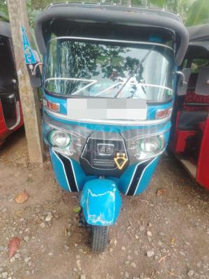 Bajaj Three Wheel 2015