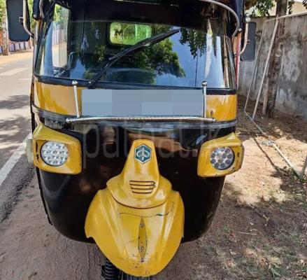 Piaggio Three Wheel 2013