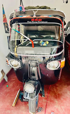 Bajaj Three Wheel 2011