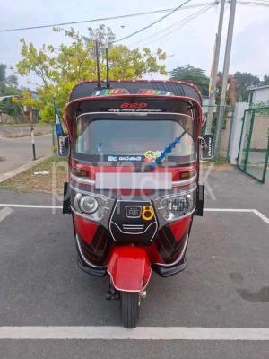 Bajaj Three Wheel 2015