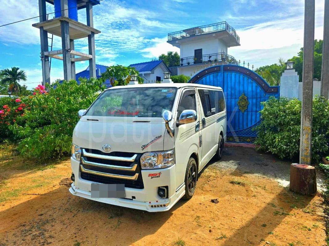 Toyota Hiace 2007 - භාවිතා කරන ලද වෑන් රථය sale in Sri Lanka - patpat.lk