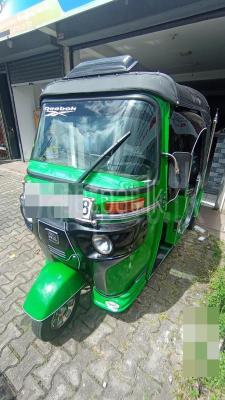 Bajaj Three Wheel 2015