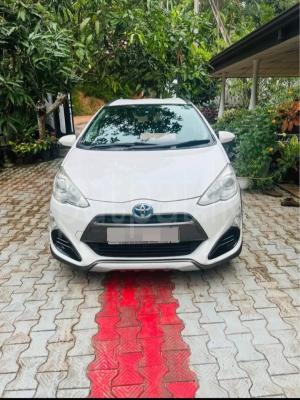 Toyota Aqua 2015 - பயன்படுத்தப்பட்டது கார் sale in Sri Lanka - patpat.lk
