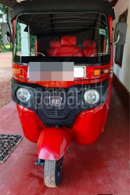 Bajaj Three Wheel 2016