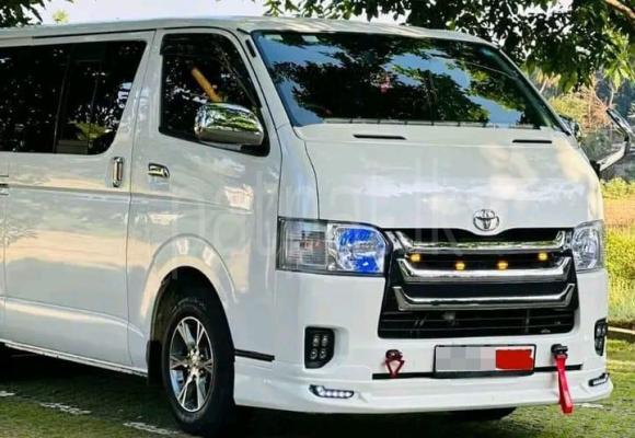 Toyota Hiace 2013