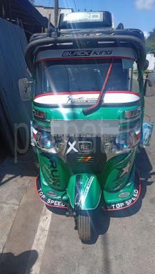 Bajaj Three Wheel 2016