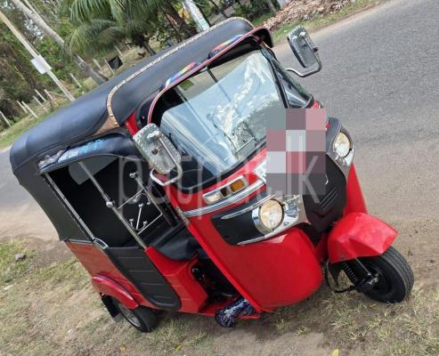 Bajaj Three Wheel 2016
