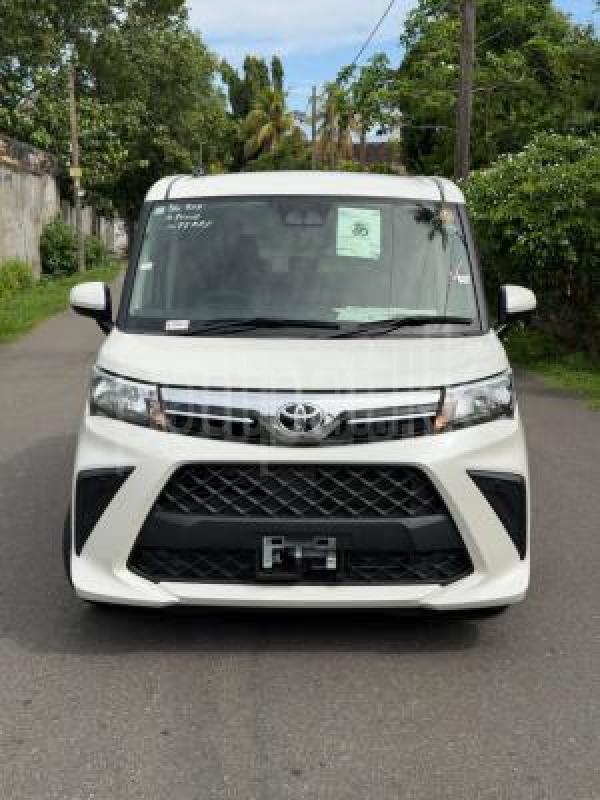 Toyota Roomy 2023 -  වෑන් රථය sale in Sri Lanka - patpat.lk