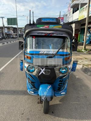 Bajaj Three Wheel 2016