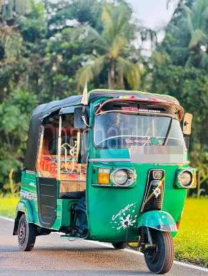 Bajaj Three Wheel 2013