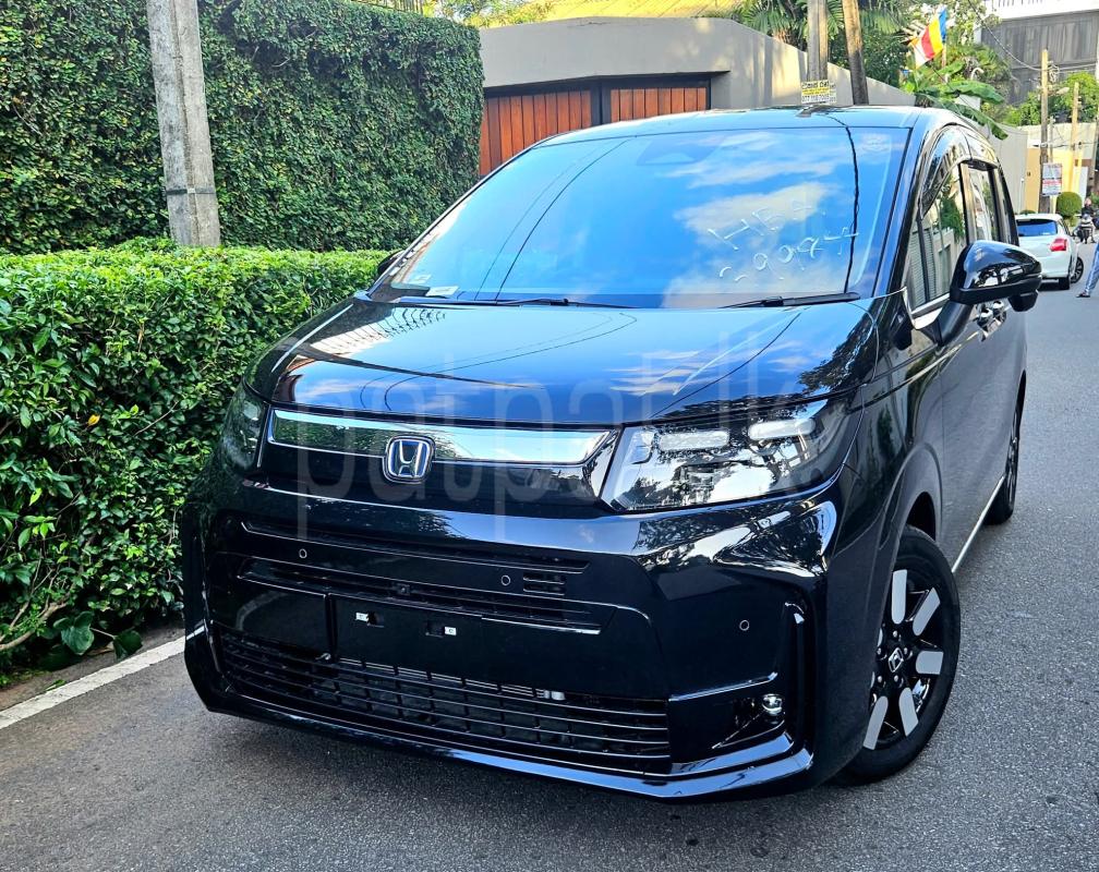Honda Freed 2025 - අලුත් වෑන් රථය sale in Sri Lanka - patpat.lk