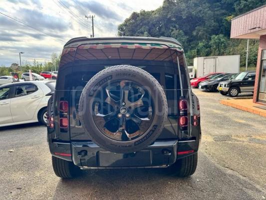 Land Rover Defender 2025