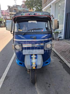 Piaggio Three Wheel 2015