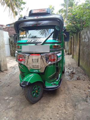 Bajaj Three Wheel 2014