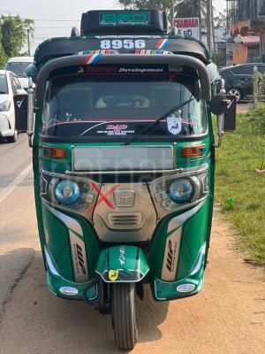 Bajaj Three Wheel 2016