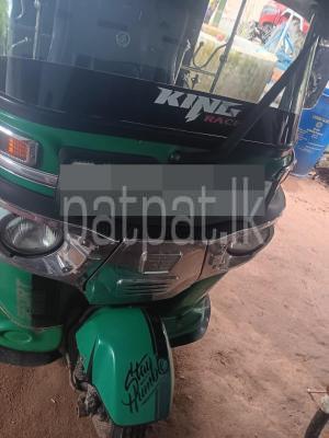 Bajaj Three Wheel 2015